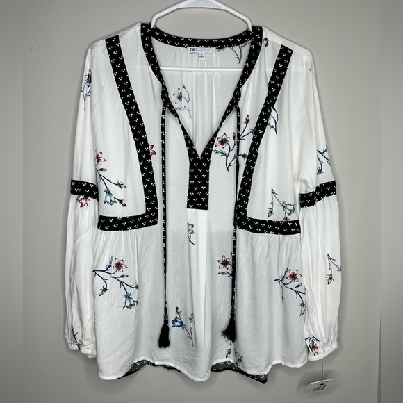 Boho DR2 *NEW* size small flowy top! Tassel with bead tie. Black and white. - Picture 2 of 8